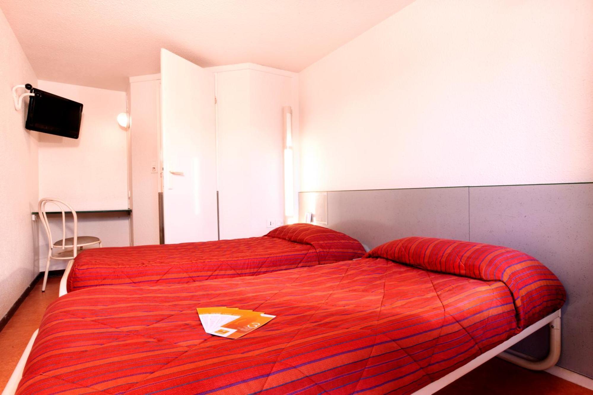 Premiere Classe Évreux Szoba fotó A typical room at a Campanile hotel