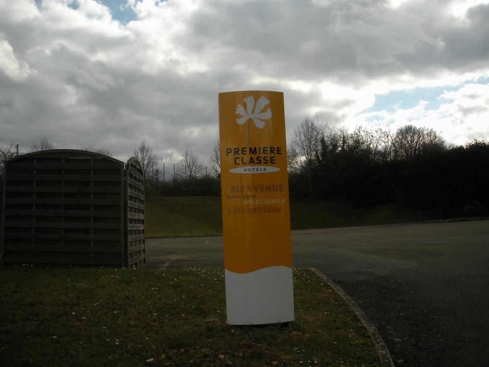 Premiere Classe Évreux Kültér fotó Entrance to the school