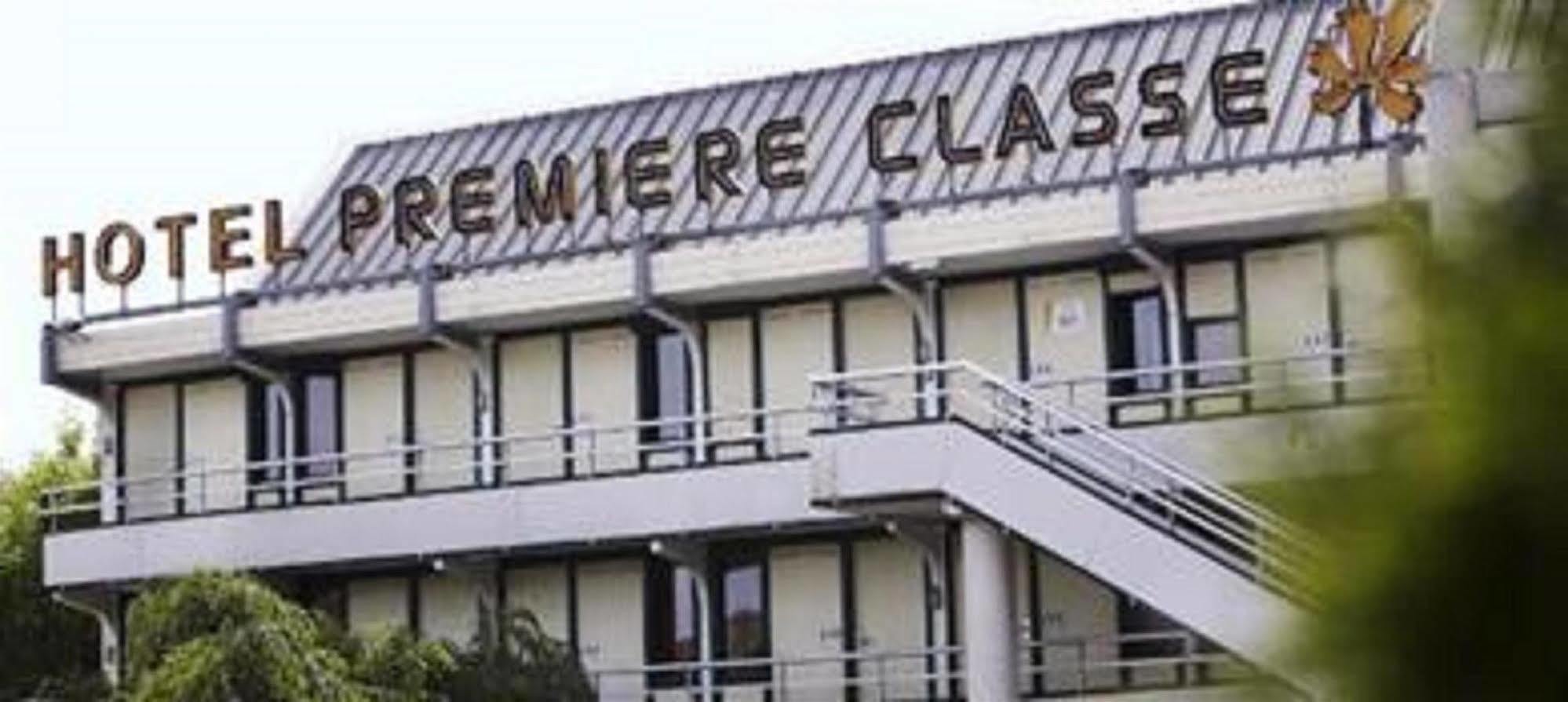 Premiere Classe Évreux Kültér fotó Premier Glass