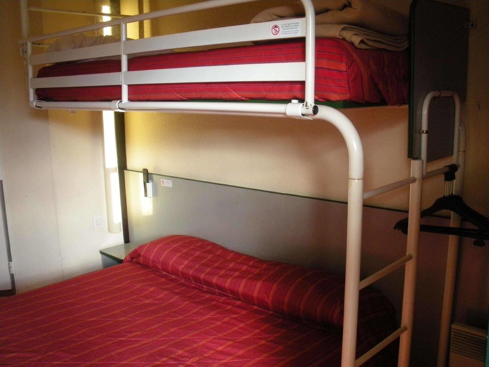 Premiere Classe Évreux Kültér fotó A bunk bed
