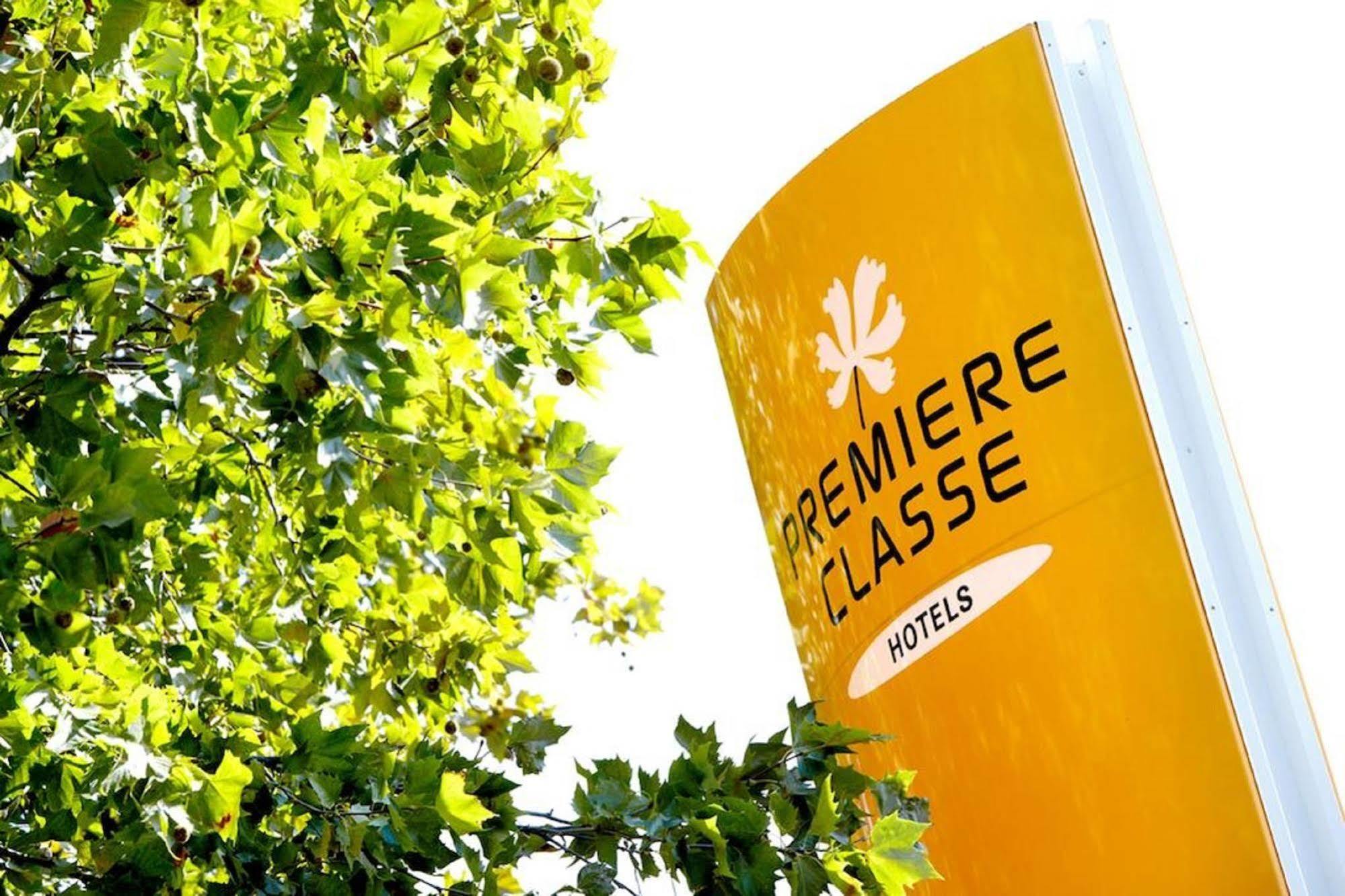 Premiere Classe Évreux Kültér fotó Premiere Classe logo